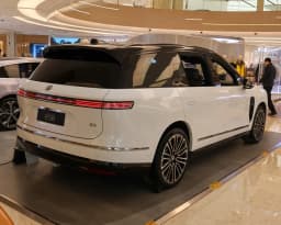 NIO ES8