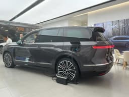 NIO ES8