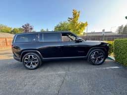 Rivian R1S