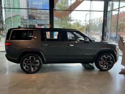 Rivian R1S