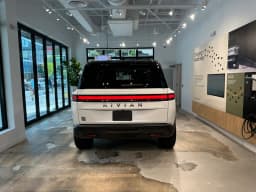 Rivian R1S