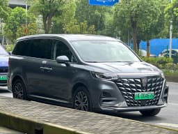 Roewe iMAX8 EV