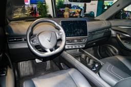 VinFast VF7