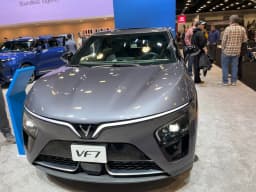VinFast VF7
