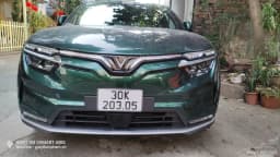 VinFast VF8