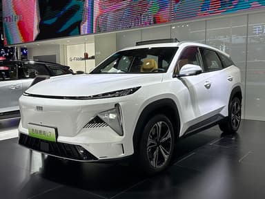 Zoerides / Wikimedia Commons (CC0 1.0) Geely Galaxy L7 — фото