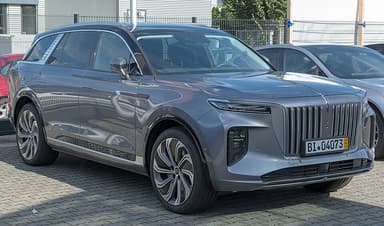 Alexander-93 / Wikimedia Commons (CC BY-SA 4.0) Hongqi E-HS9 — фото
