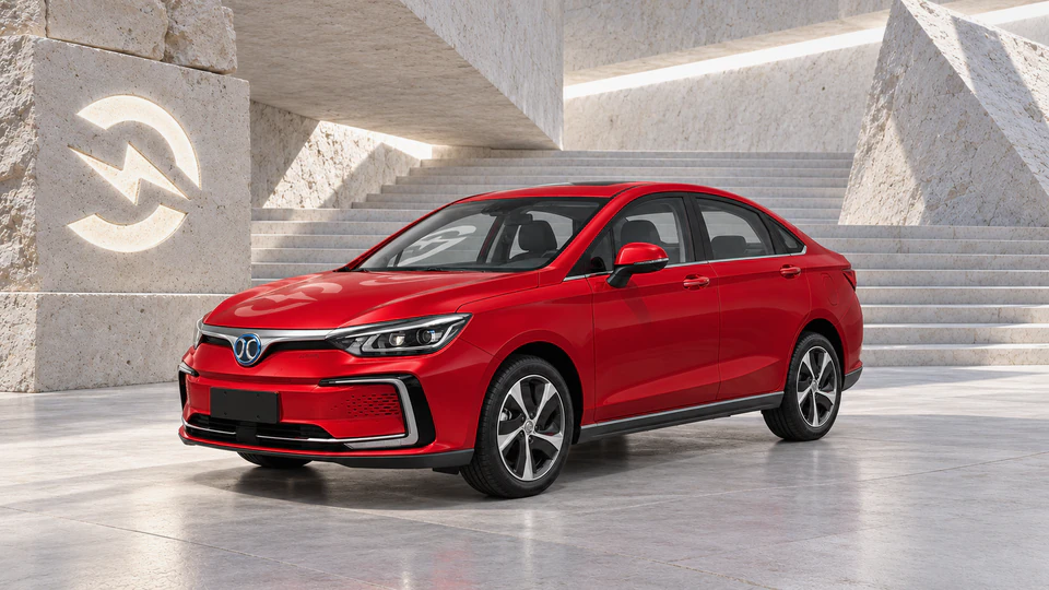 BAIC EU5, вид спереди в три четверти, в студии Электроатласа