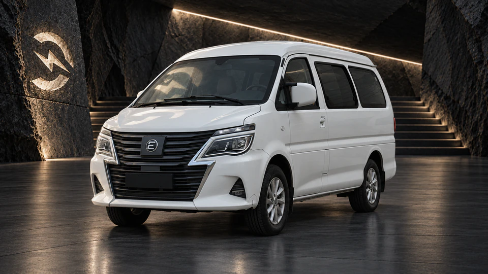 Evolute i-Van, вид спереди в три четверти, в студии Электроатласа