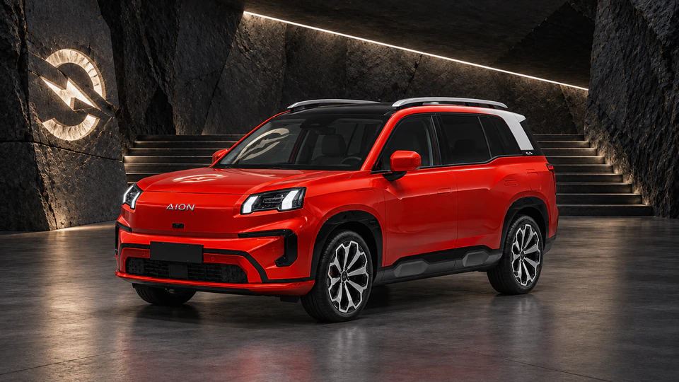 GAC Aion V, вид спереди в три четверти, в студии Электроатласа