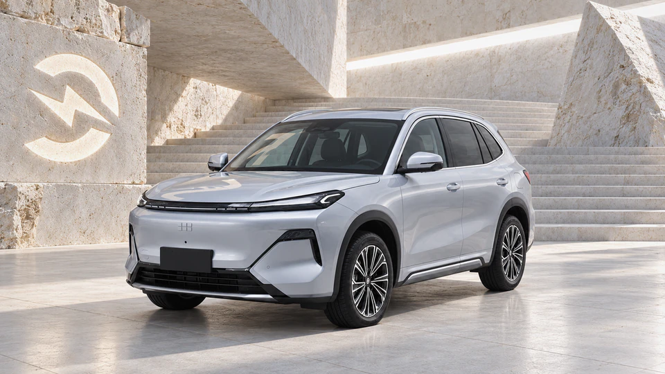 Geely EX5 EM-i, вид спереди в три четверти, в студии Электроатласа