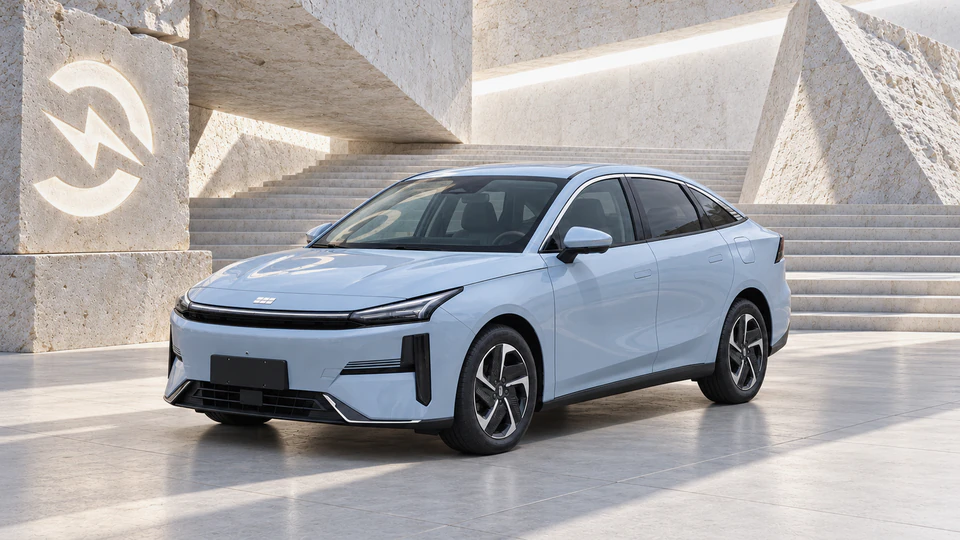 Geely Galaxy L6, вид спереди в три четверти, в студии Электроатласа