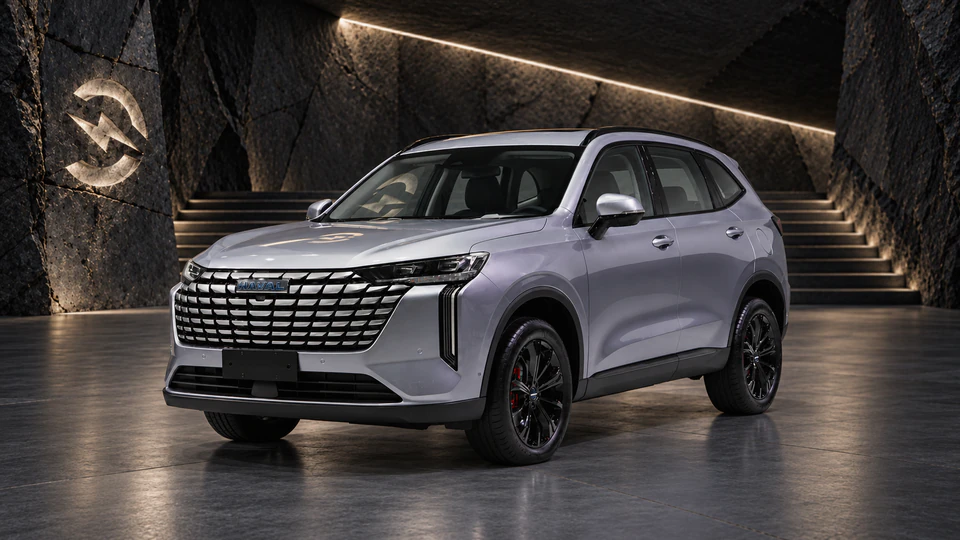 Haval H6 PHEV (Hi4), вид спереди в три четверти, в студии Электроатласа