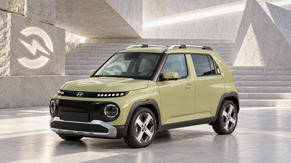 Hyundai Casper Electric (Inster), вид спереди в три четверти, в студии Электроатласа