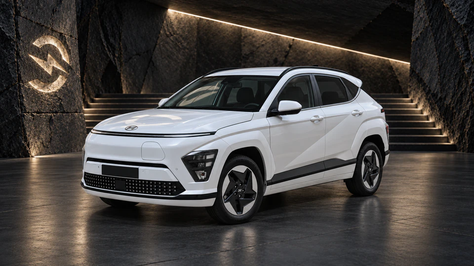 Hyundai Kona Electric, вид спереди в три четверти, в студии Электроатласа