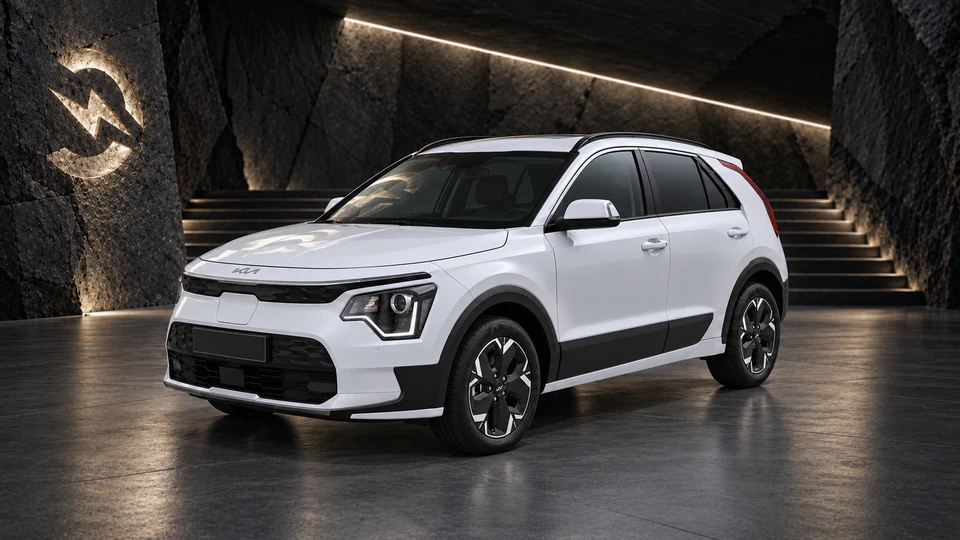 Kia Niro EV, вид спереди в три четверти, в студии Электроатласа