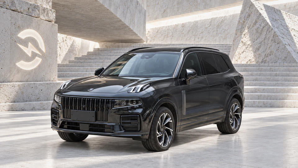 Lynk & Co 09, вид спереди в три четверти, в студии Электроатласа