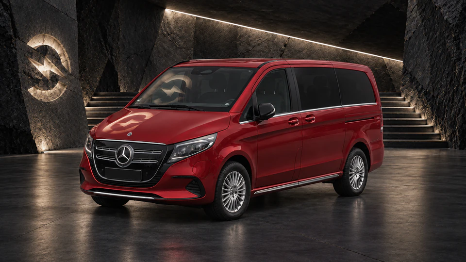 Mercedes-Benz EQV, вид спереди в три четверти, в студии Электроатласа