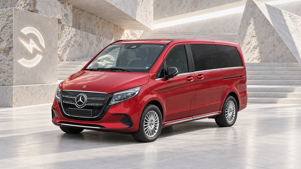 Mercedes-Benz EQV, вид спереди в три четверти, в студии Электроатласа