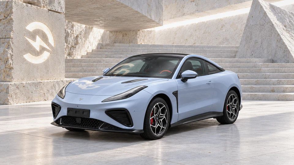 Neta GT, вид спереди в три четверти, в студии Электроатласа
