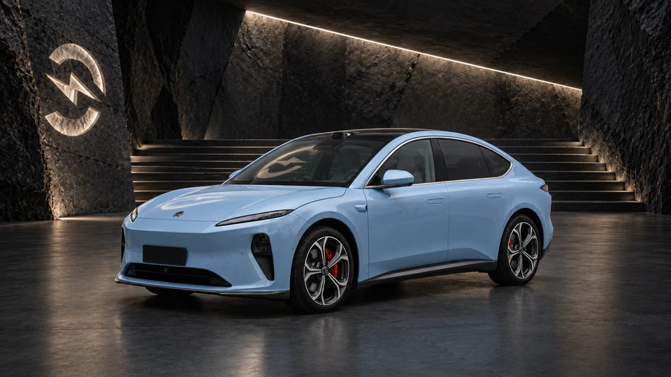 NIO ET5, вид спереди в три четверти, в студии Электроатласа