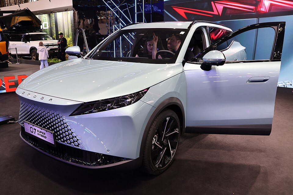 Peżot / Wikimedia Commons (CC BY-SA 4.0) Omoda 7 PHEV — фото