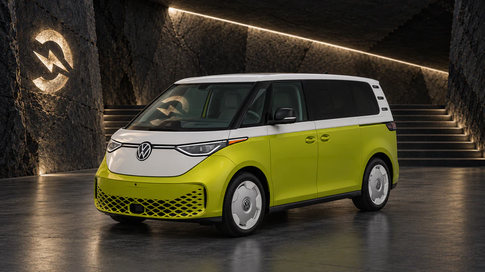 Volkswagen ID. Buzz, вид спереди в три четверти, в студии Электроатласа