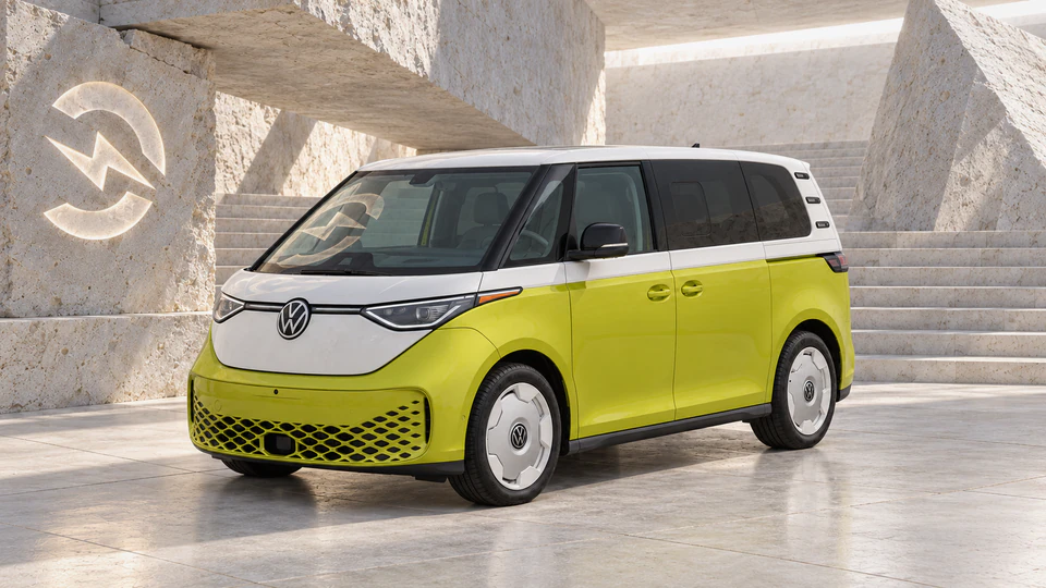 Volkswagen ID. Buzz, вид спереди в три четверти, в студии Электроатласа